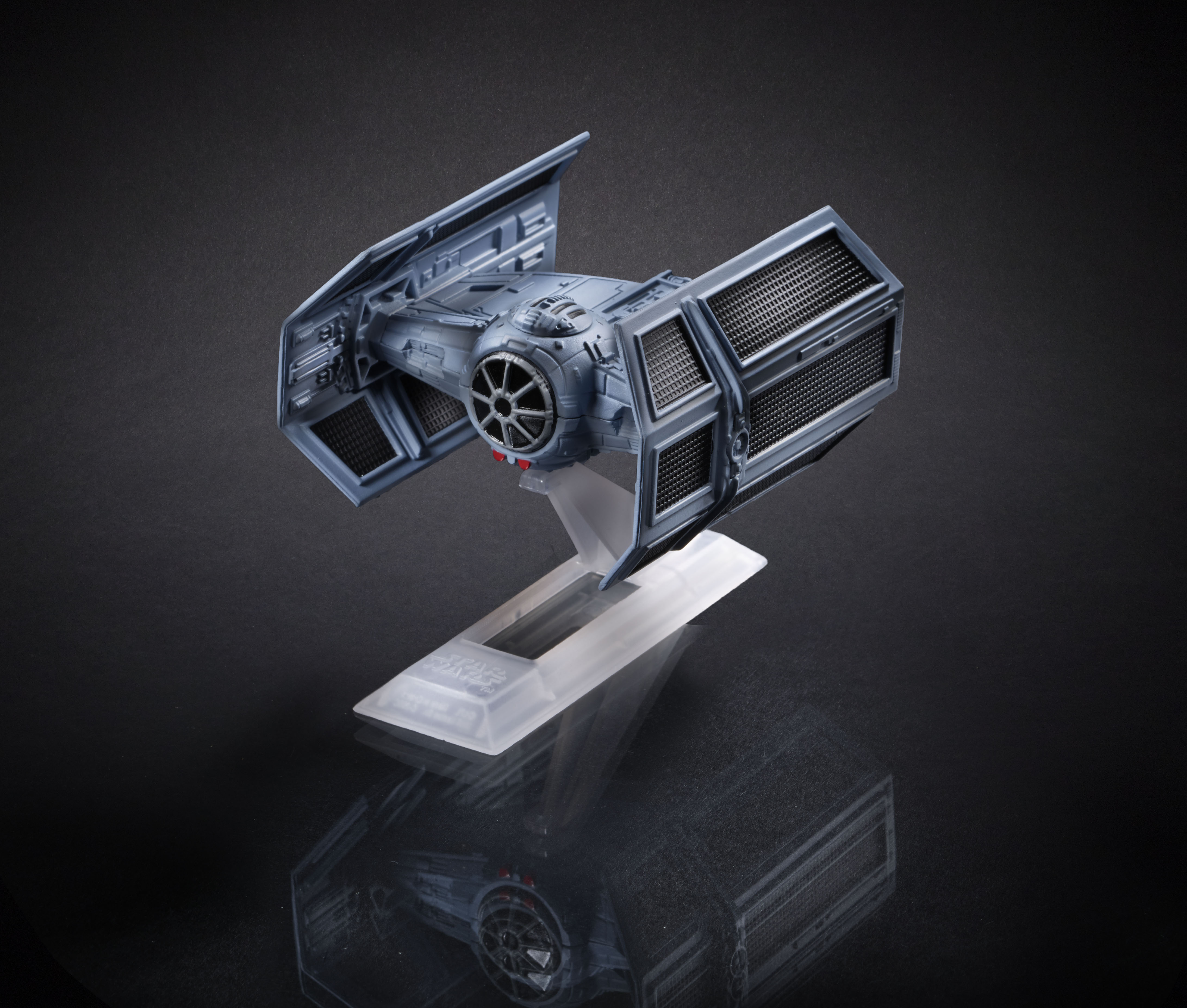 BLACK-SERIES-TITANIUM_Vader-TIE-Advanced