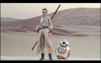 New 1/6th scale Rey and BB-8 collectable figures from Hot Toys
