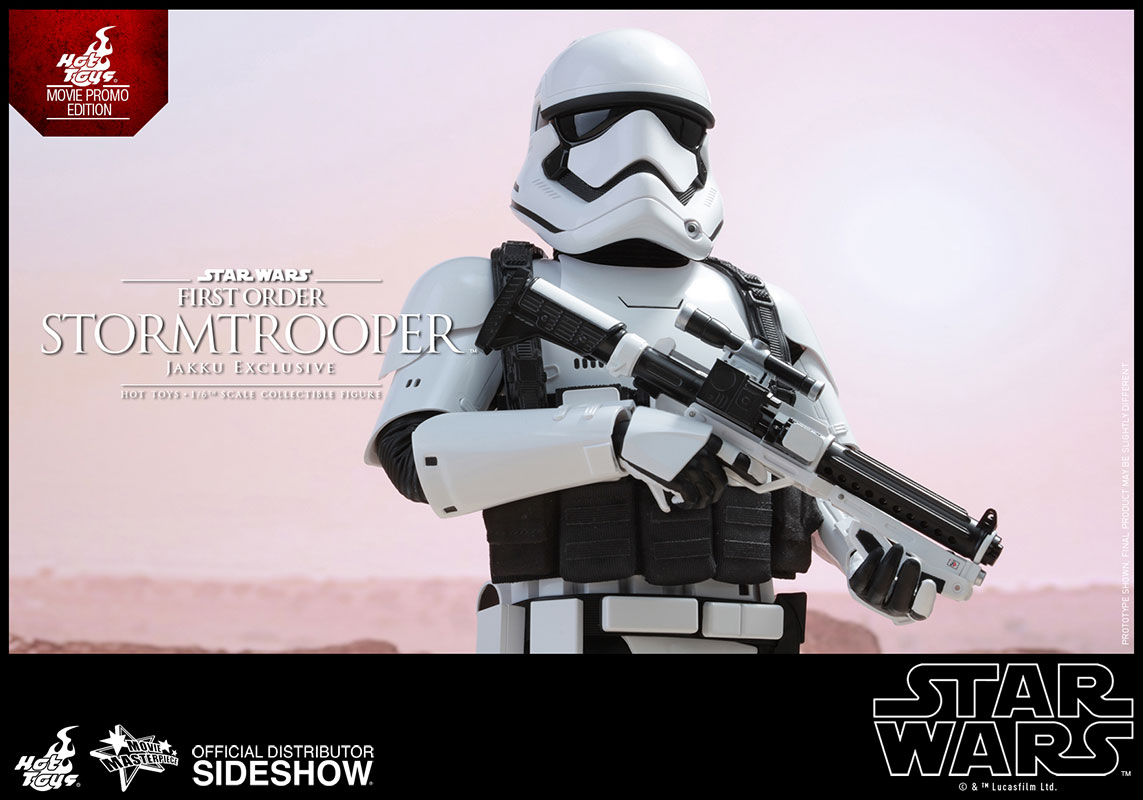 FO-Stormtrooper-jakku-exclusive-sixth-scale-4