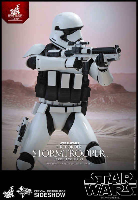 FO-Stormtrooper-jakku-exclusive-sixth-scale-6