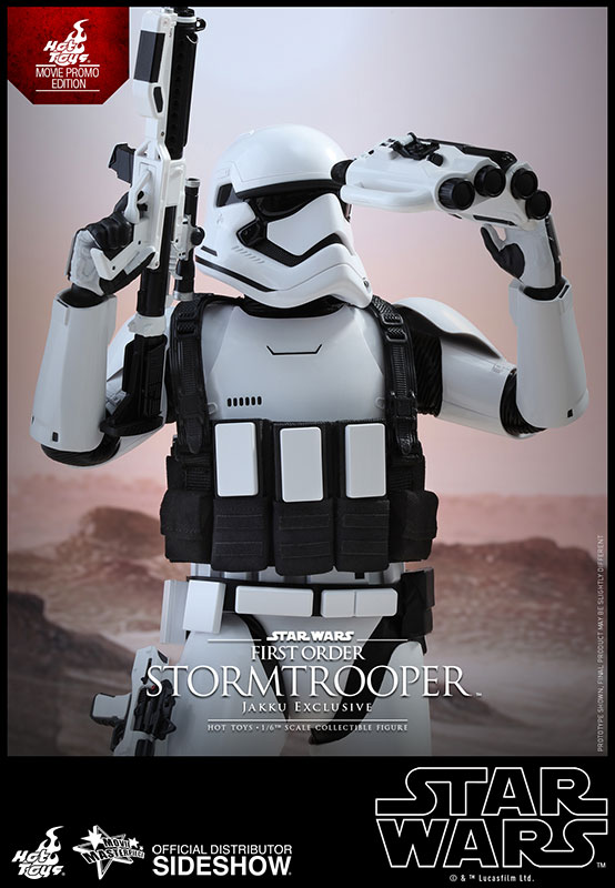 FO-Stormtrooper-jakku-exclusive-sixth-scale-8