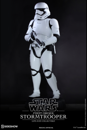 FO Stormtrooper life-sized figure 3