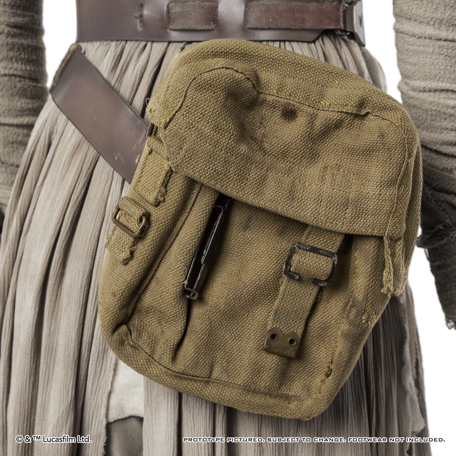 Rey-Jakku-Costume-Ensemble-04