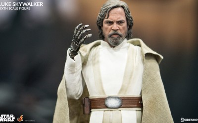 New Force Awakens 1/6th scale figure of (old) Luke Skywalker from Hot Toys coming soon!
