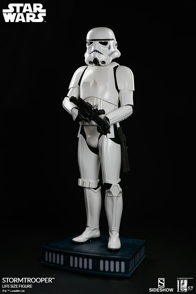 Stormtrooper-life-size-figure-06