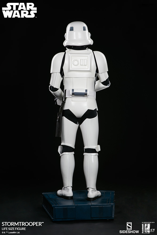 Stormtrooper-life-size-figure-07