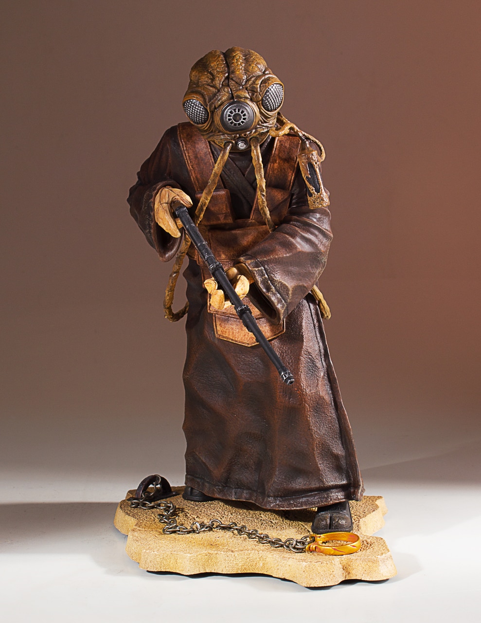 TESB BH Zuckuss Statue 2