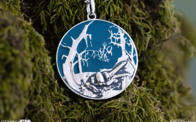 New Empire Strikes Back Dagobah Planetary Medallion available!