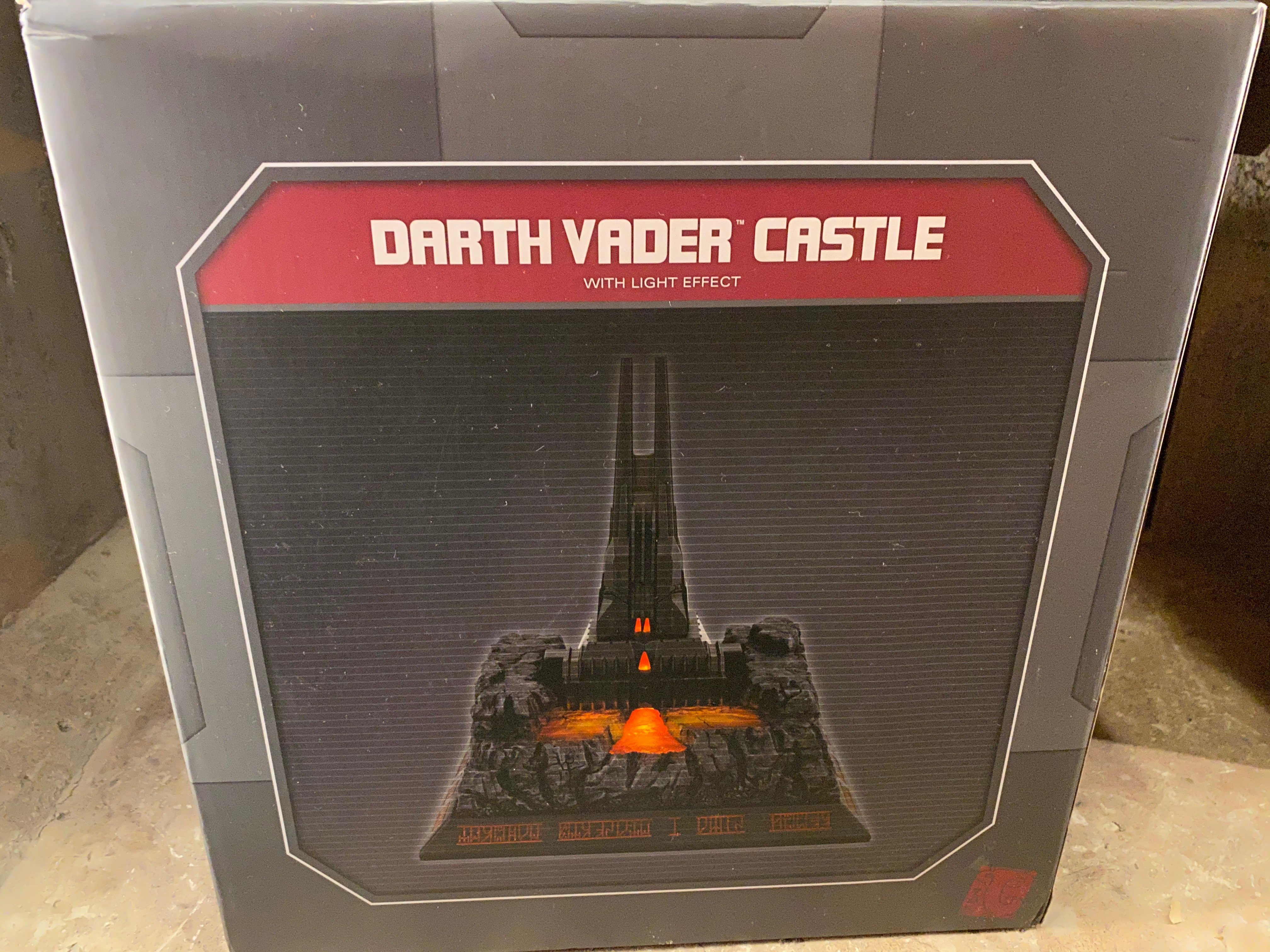 SWGE Darth Vader Castle (with Light Effect) 1