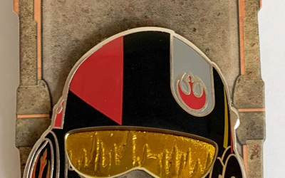 New Galaxy's Edge Poe Dameron X-Wing Pilot Helmet Pin available!