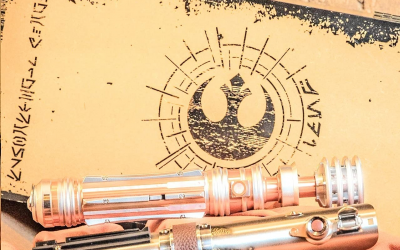 New Galaxy's Edge Leia Organa & Reforged Skywalker Legacy Lightsaber Hilts Set available!