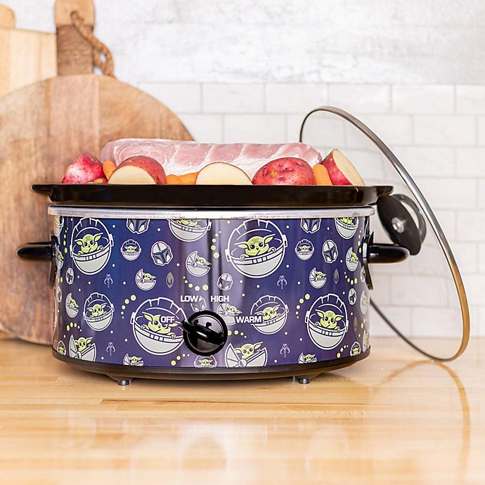TM Grogu and Mando 5-Quart Slow Cooker 2