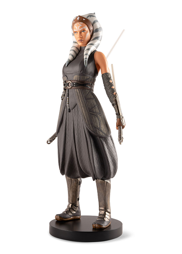 TM Ahsoka Tano Porcelain Statue 2