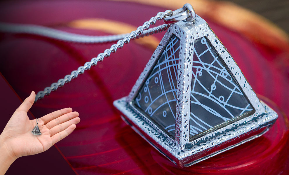 TROS Sith Wayfinder White Necklace 1