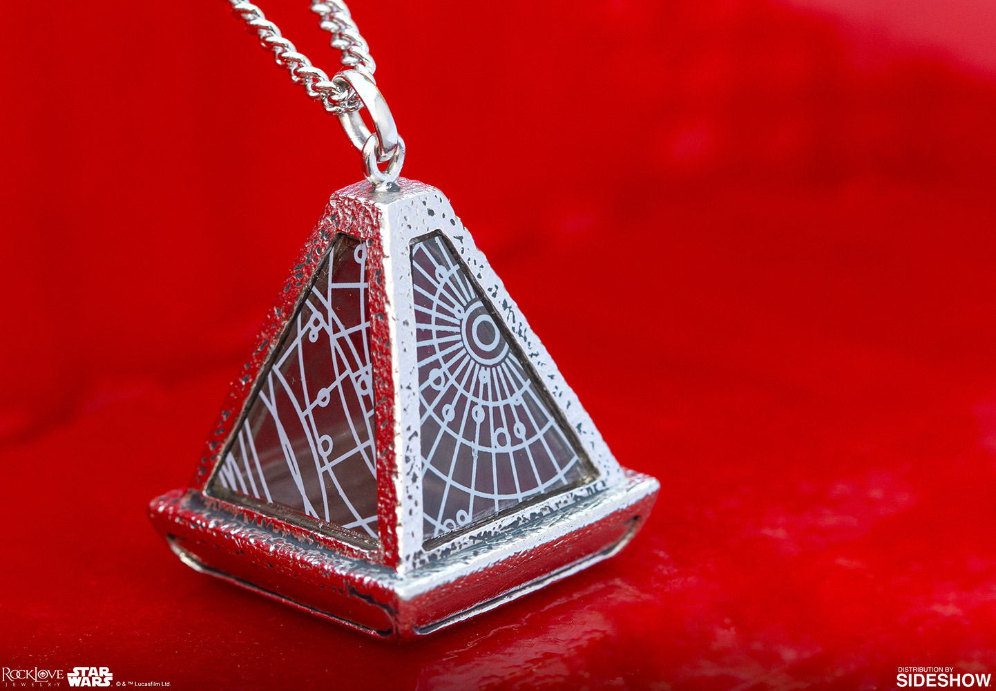 TROS Sith Wayfinder White Necklace 4