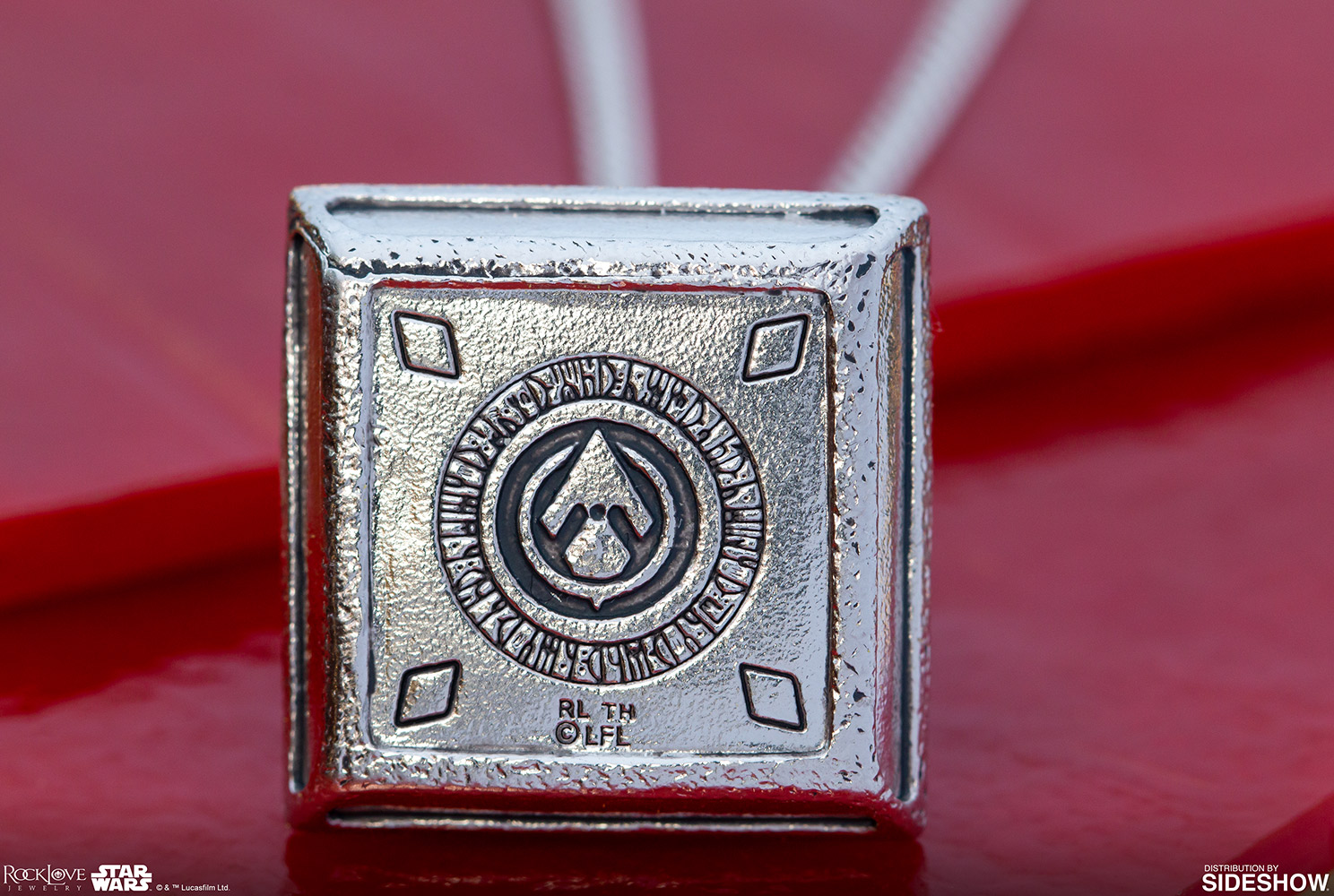 TROS Sith Wayfinder White Necklace 5