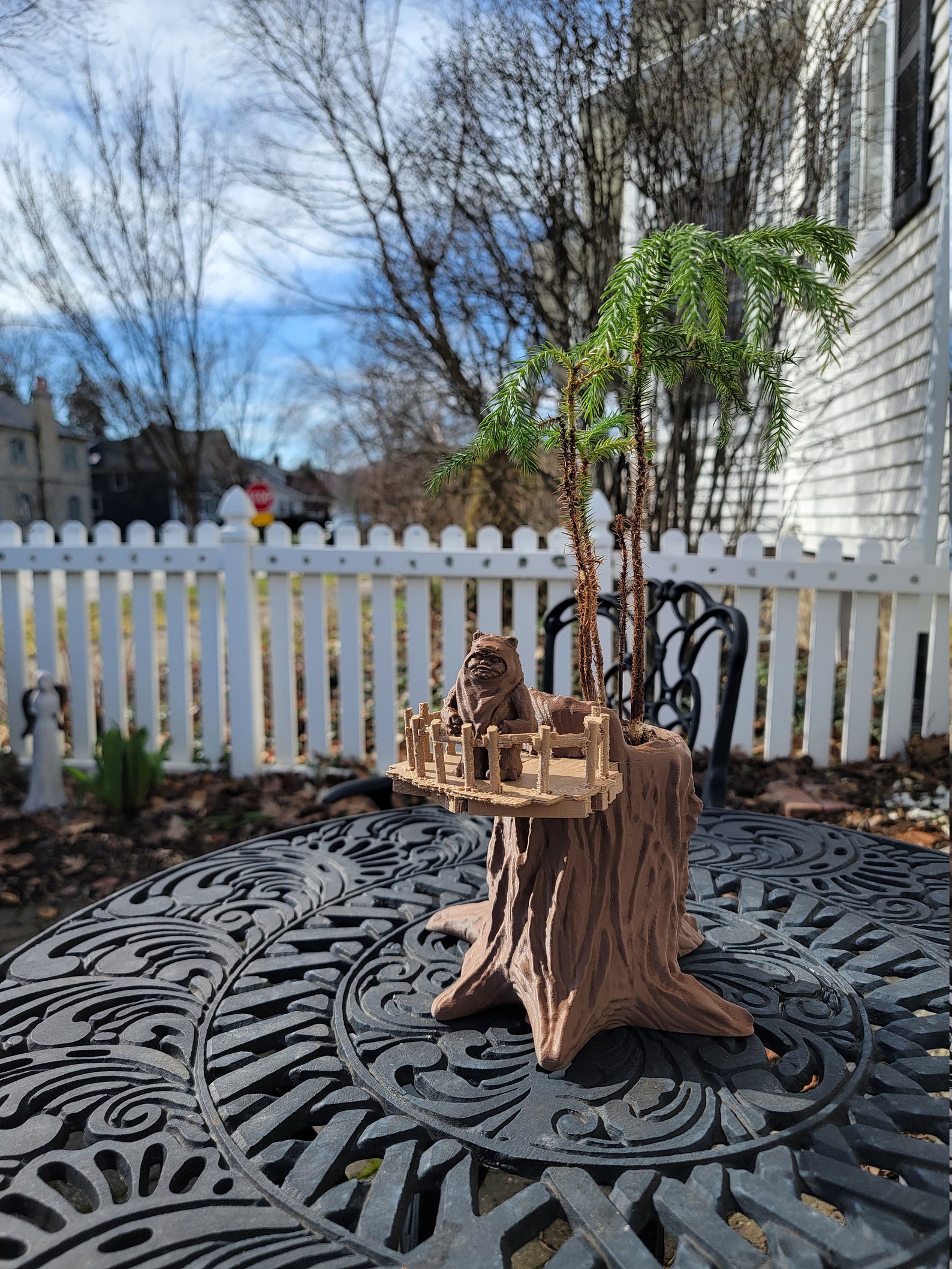 ROTJ Ewok Endor Tree House Plant Holder 3