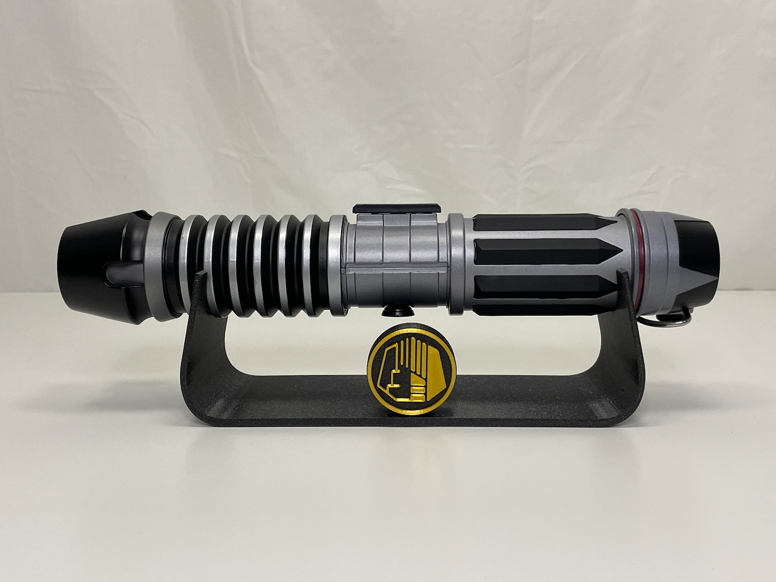 SW Lightsaber Desk Stand 1