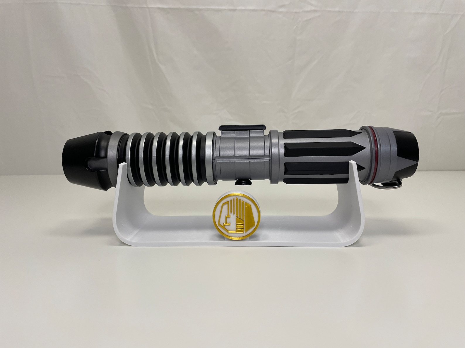 SW Lightsaber Desk Stand 2