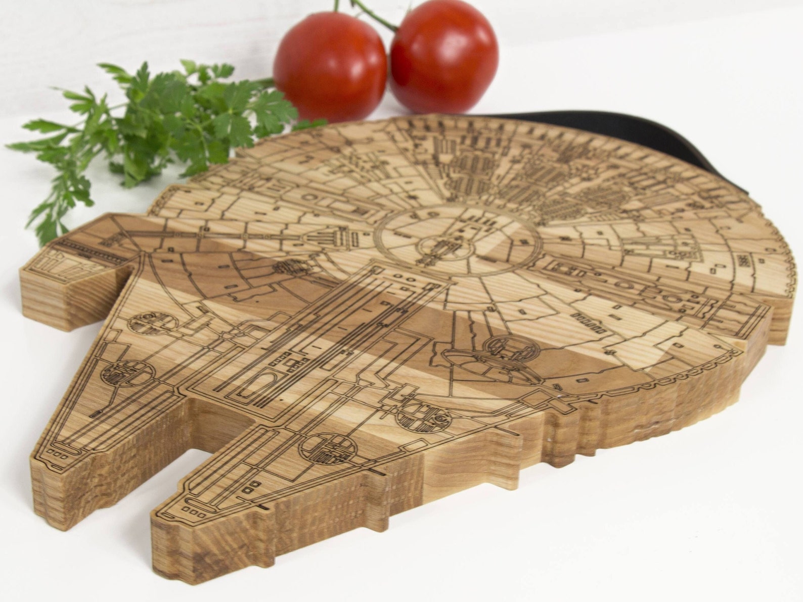 SW Millennium Falcon Wooden Cutting Board 2
