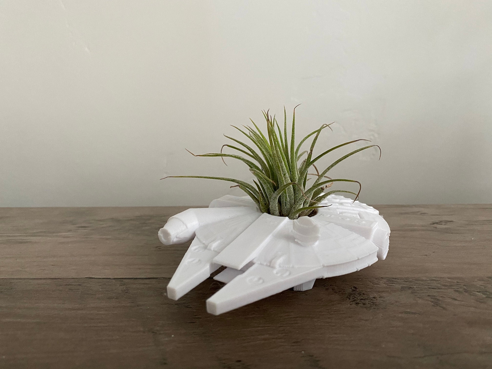 SW Millennium Falcon Air Plant Display Desk Planter 1