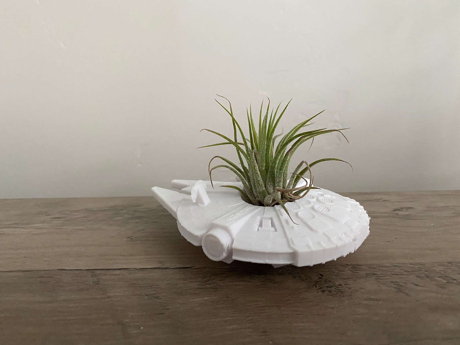 SW Millennium Falcon Air Plant Display Desk Planter 2