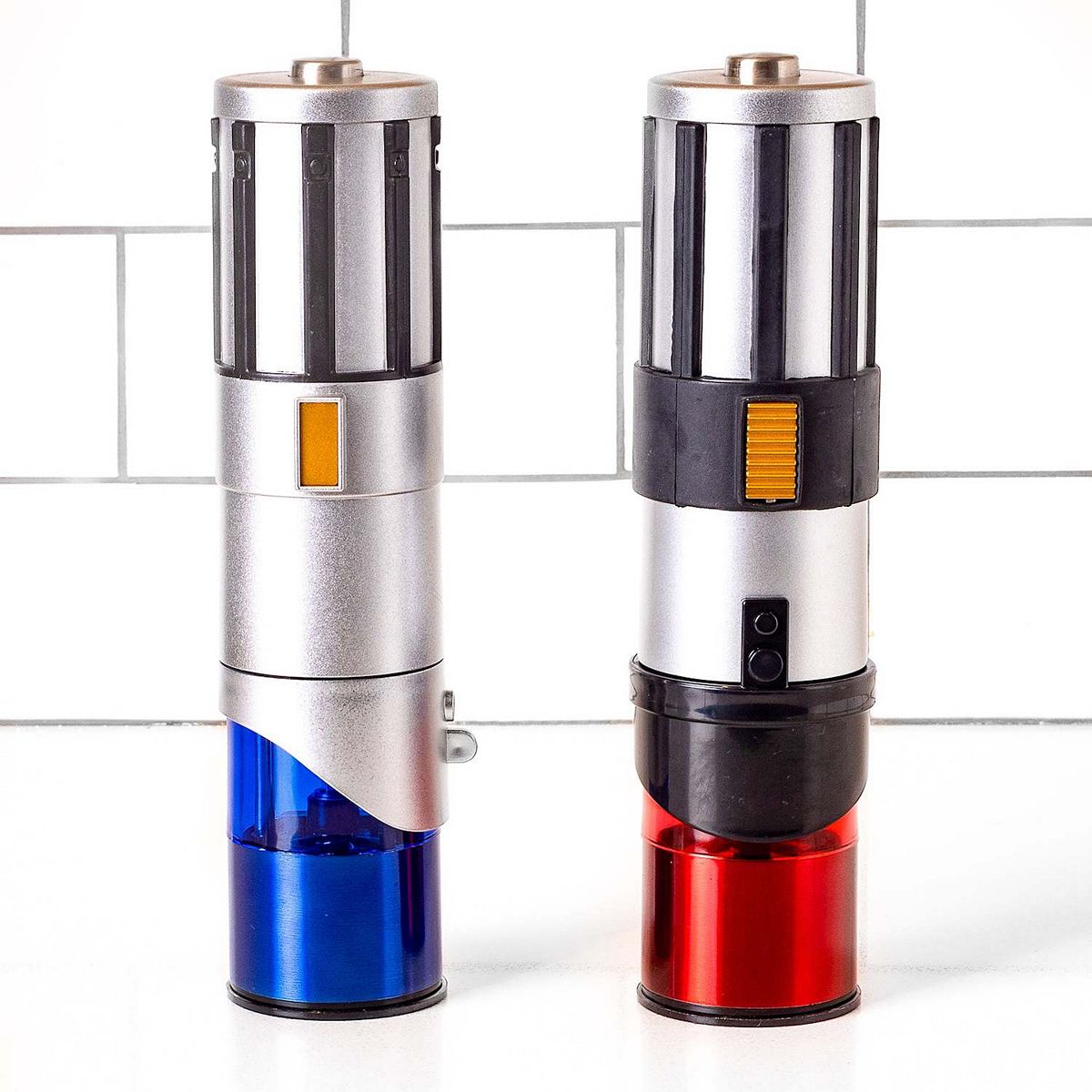 SW Lightsaber Electric Salt and Pepper Shakers Set 3