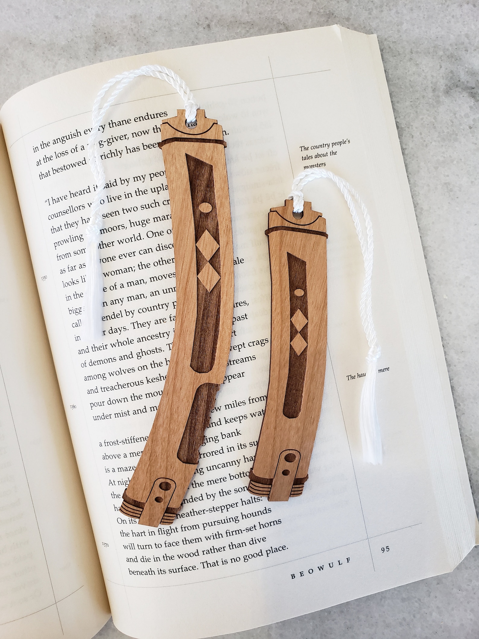 SW Ahsoka Tano Rebels Lightsabers Bookmark 2-Pack 2