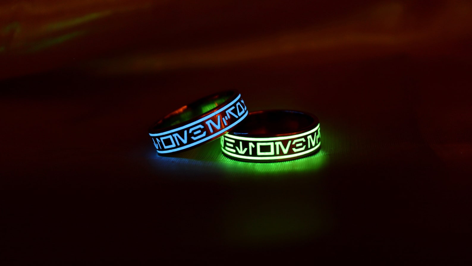 SW Lightsaber Glow In The Dark Ring 1