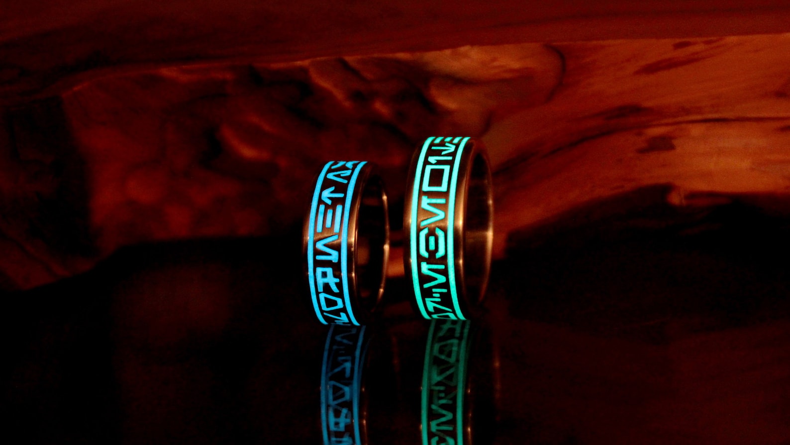 SW Lightsaber Glow In The Dark Ring 2