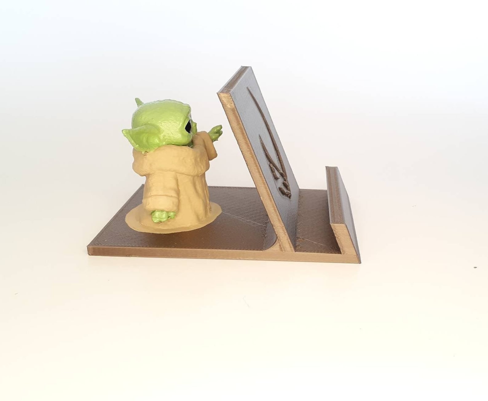 TM The Child (Grogu) iPhone and Tablet Stand 1