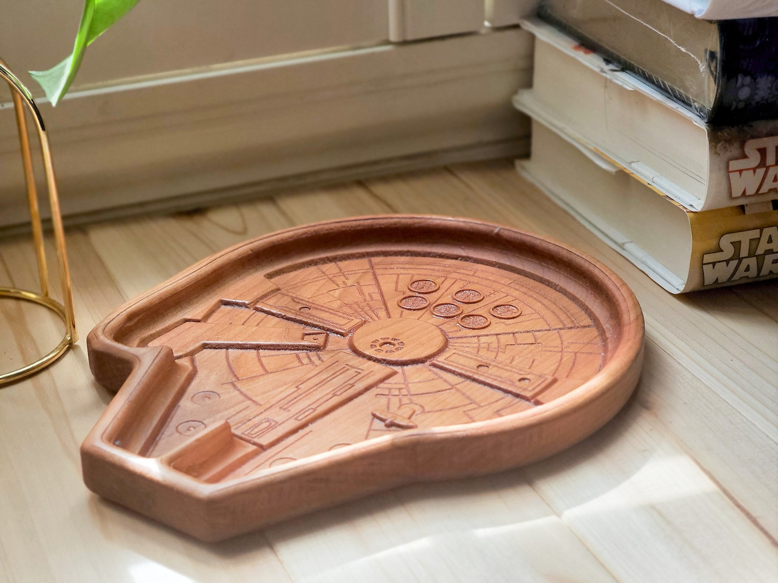 SW Millennium Falcon Wood Catch-All Valet Tray 3