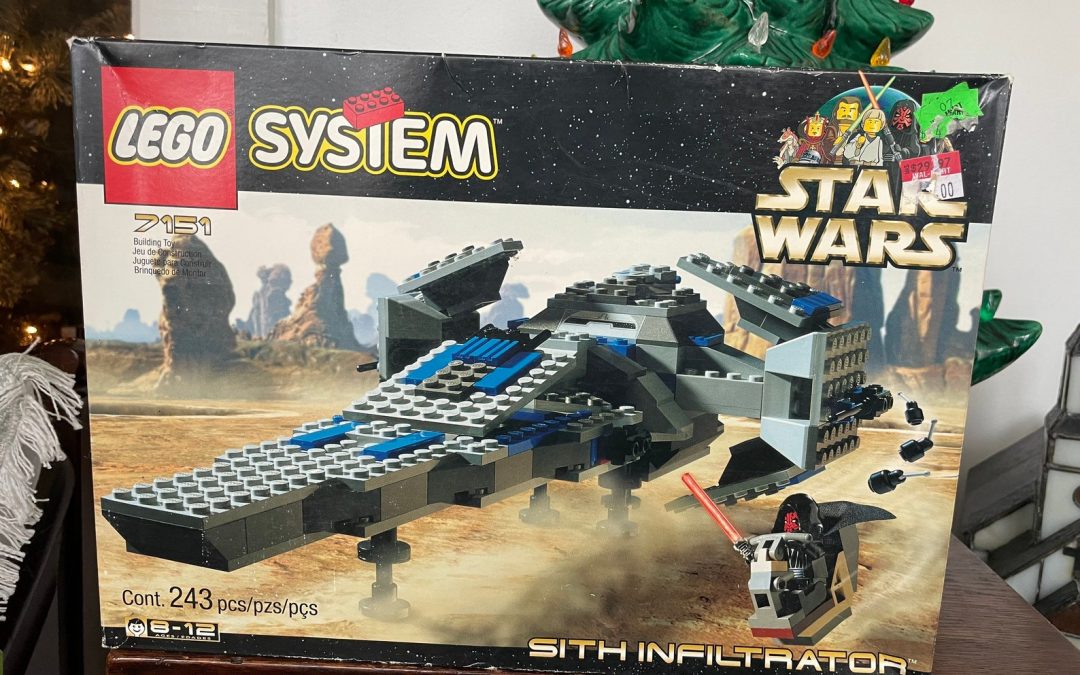 New The Phantom Menace Sith Infiltrator Vintage Lego Set available now!