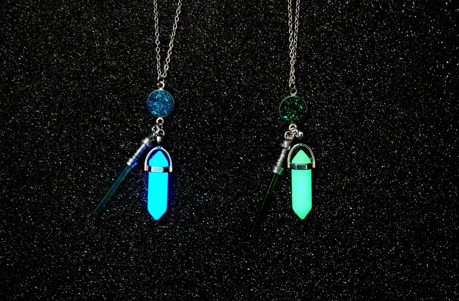 SW Glow in the Dark Kyber Crystal Necklace 1