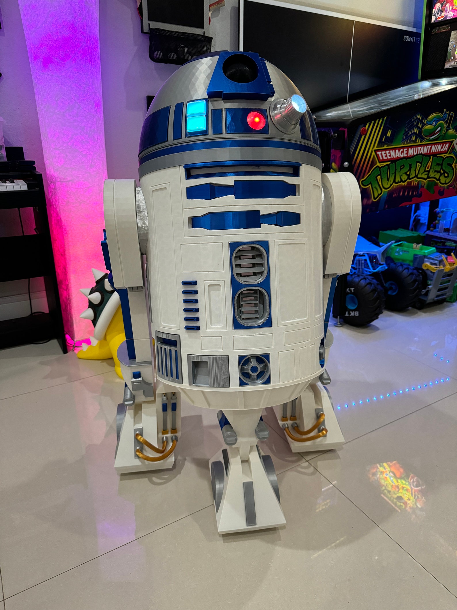 SW 3D Printed R2-D2 Screen Accurate Decorative Figure 1