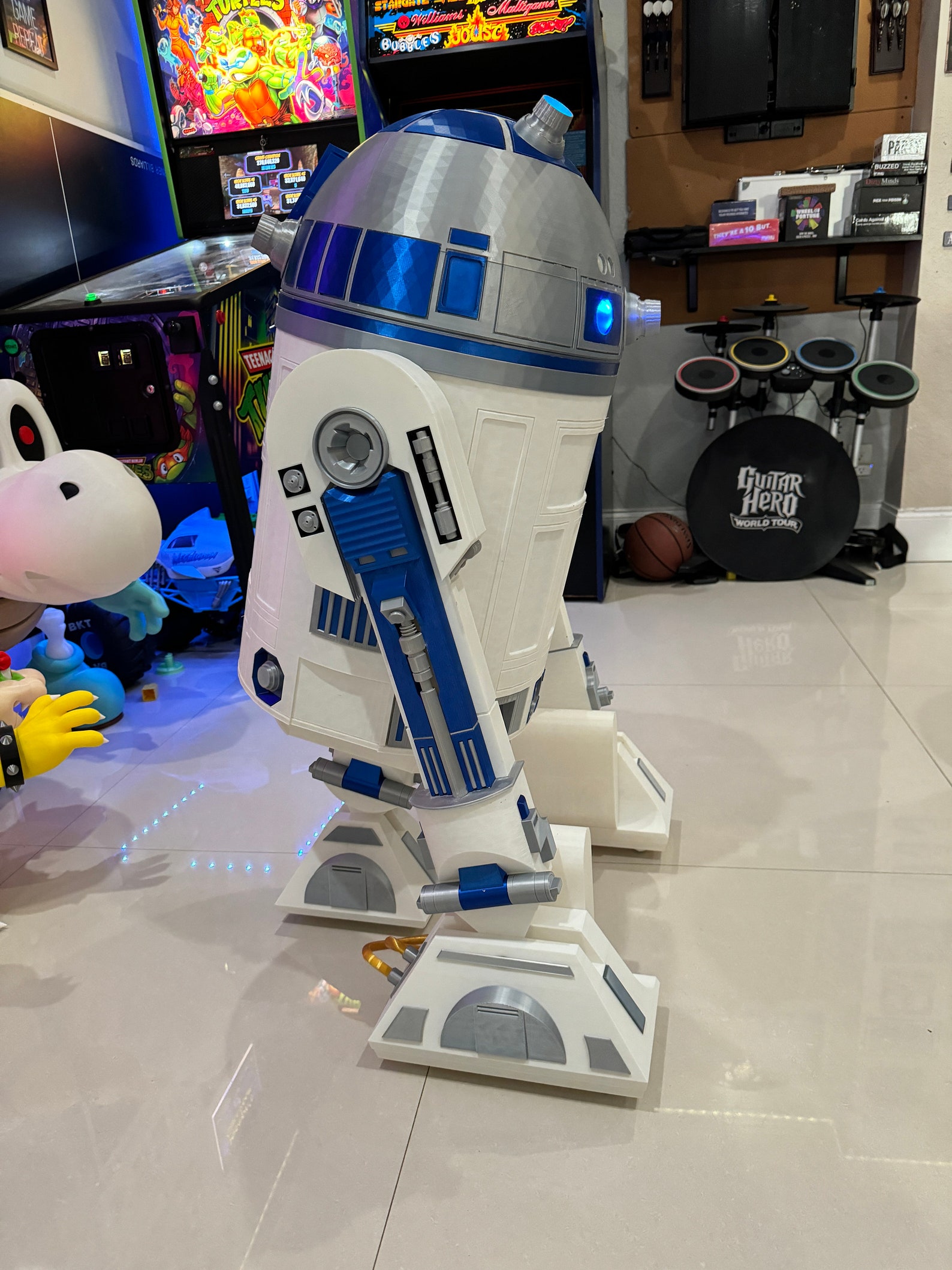 SW 3D Printed R2-D2 Screen Accurate Decorative Figure 2