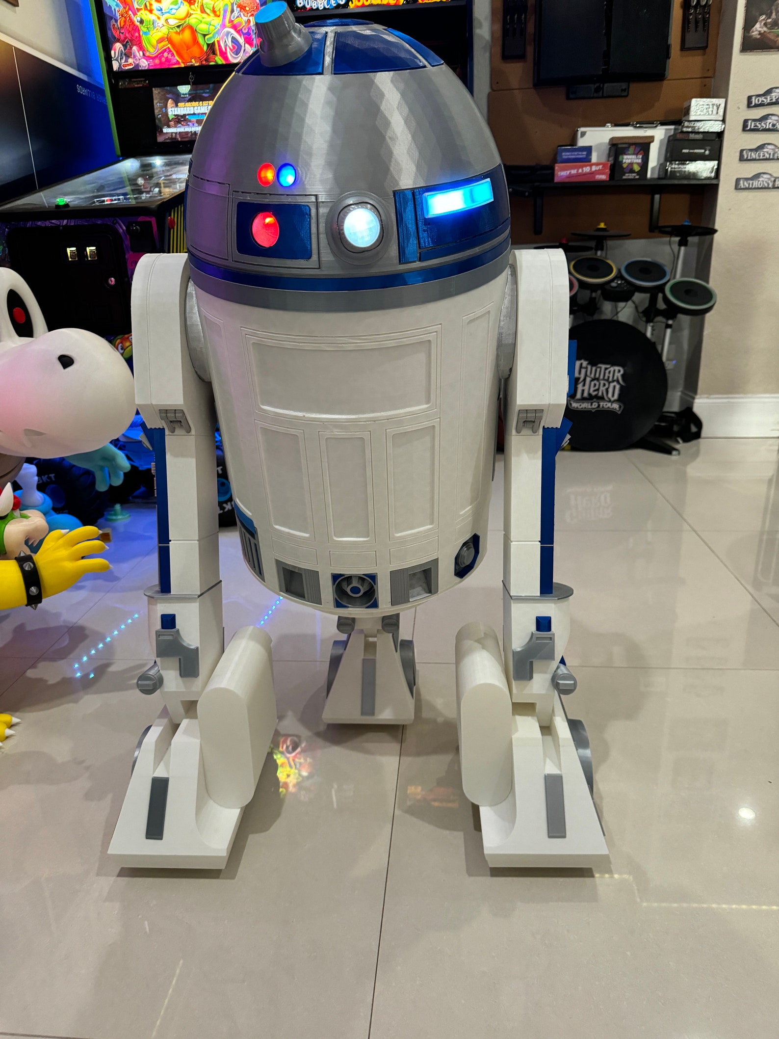 SW 3D Printed R2-D2 Screen Accurate Decorative Figure 3