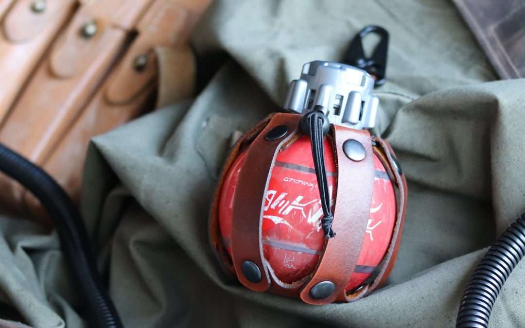 New Star Wars Galaxy's Edge Inspired Thermal Detonator/Soda Ball Leather Carrier Belt Clip available now!