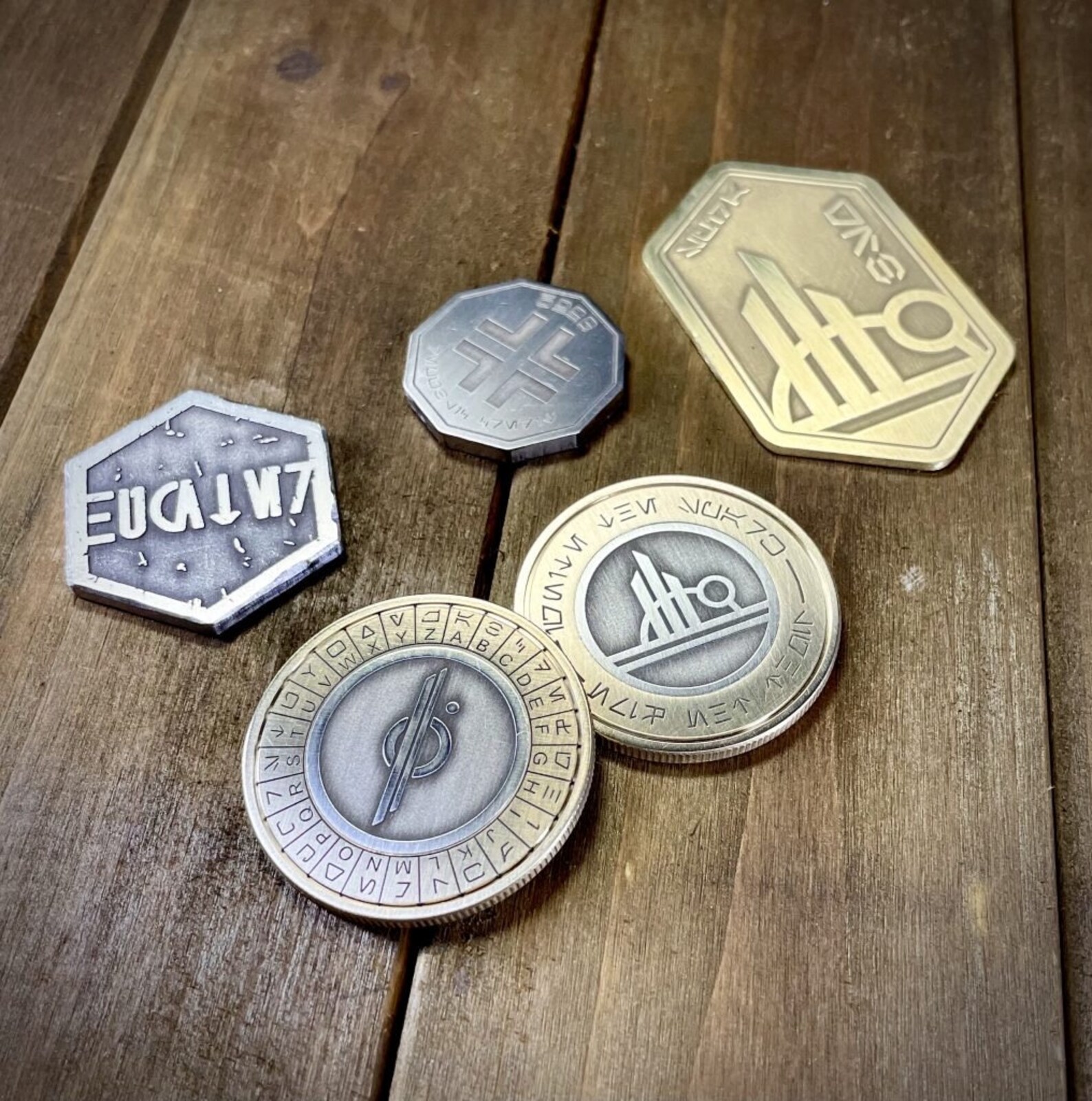 SWGE Batuu & Galactic Starcruiser Halcyon Aurebesh Decoder Translator Challenge Replica Coin 3