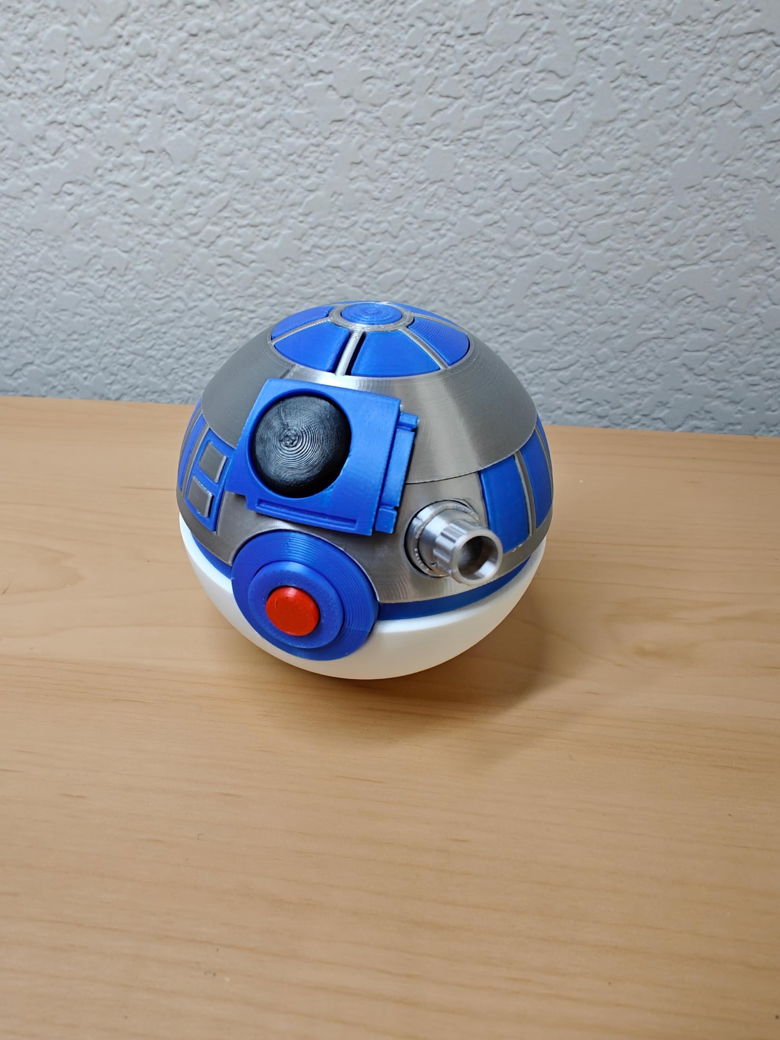 SW R2-D2 Poké Ball Mashup Collectible 2