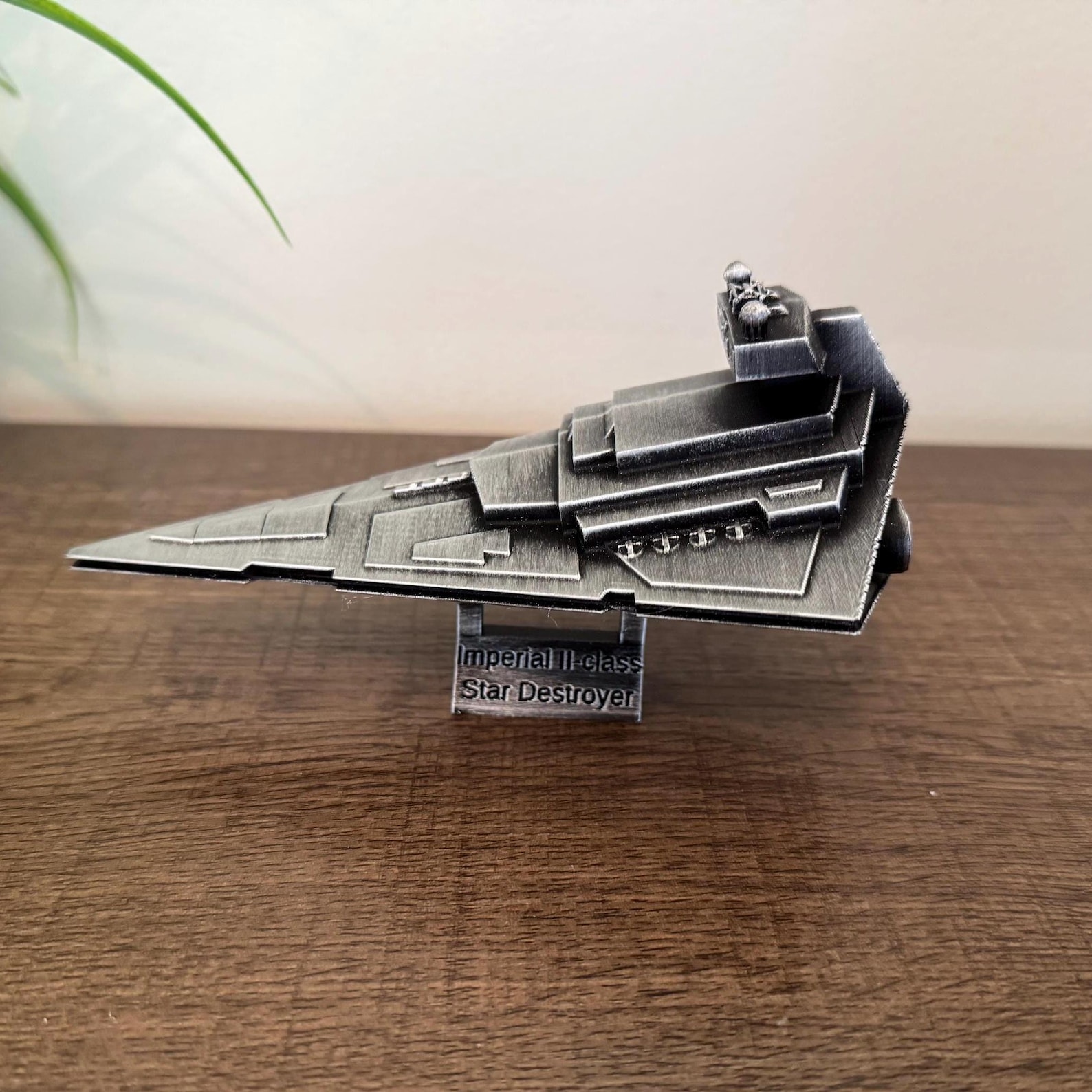 SW Imperial Star Destroyer Iconic Figurine 1