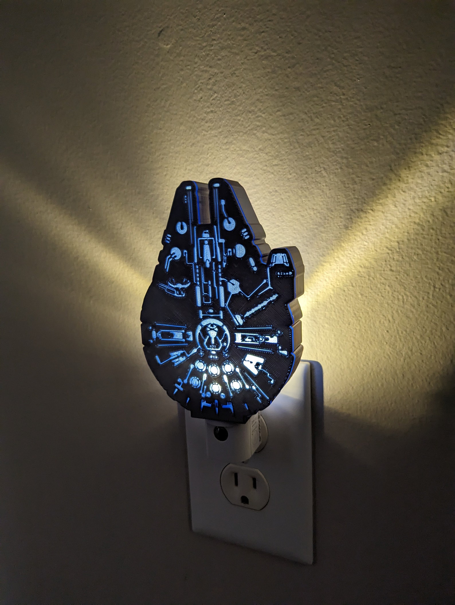 SW 3D Printed Millennium Falcon Night Light 2