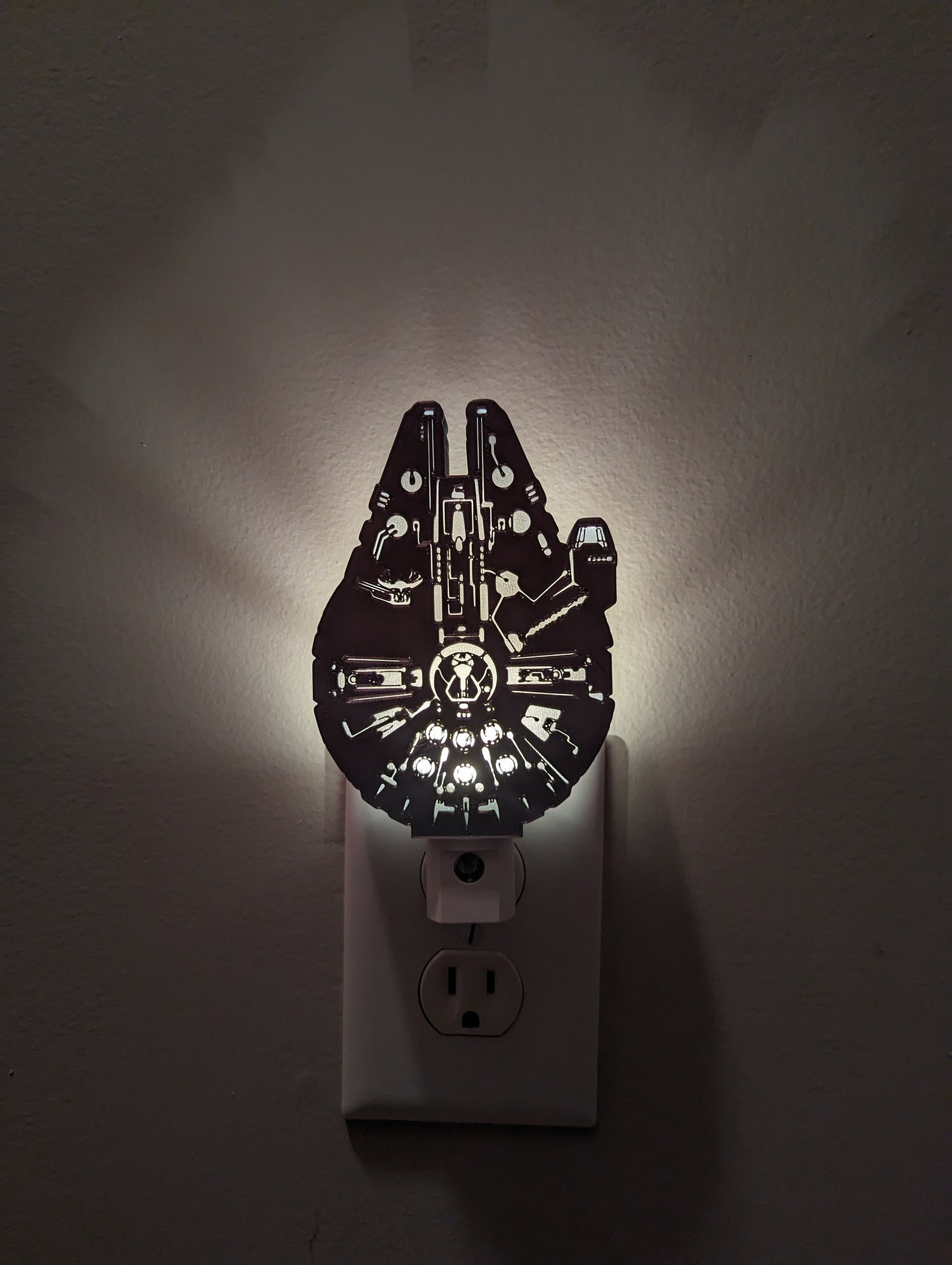 SW 3D Printed Millennium Falcon Night Light 1