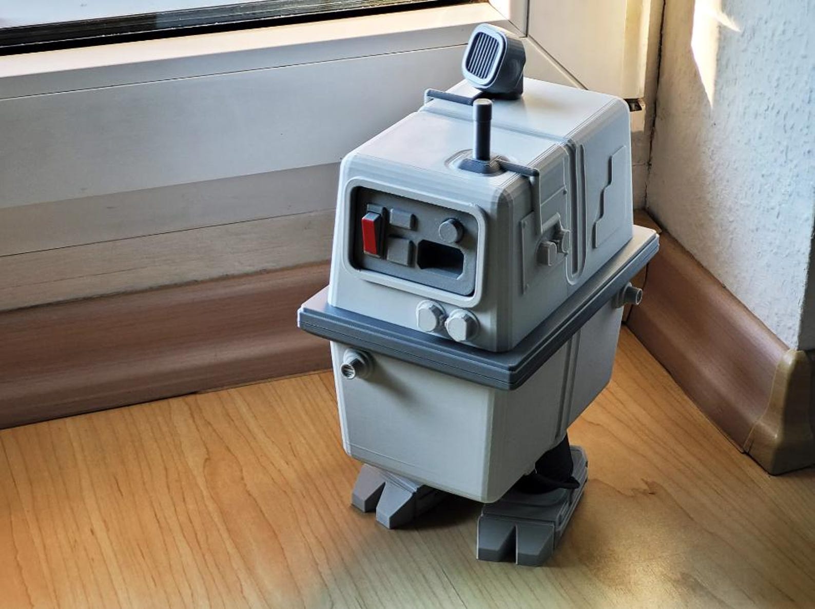 SW GONK Buddy Droid Trash Can Figure 1