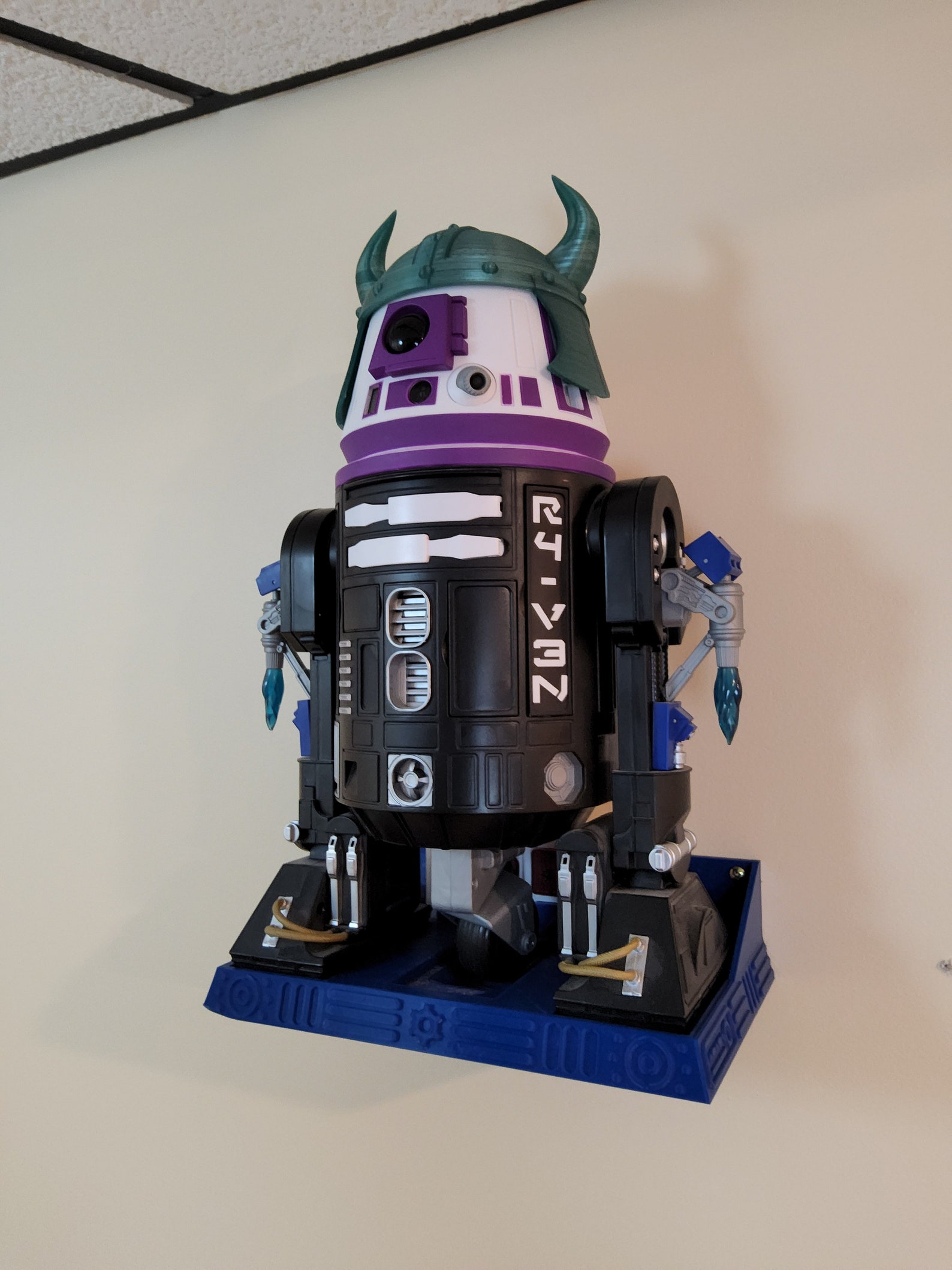 SWGE 3D Printed Droid Toy Wall Stand 3