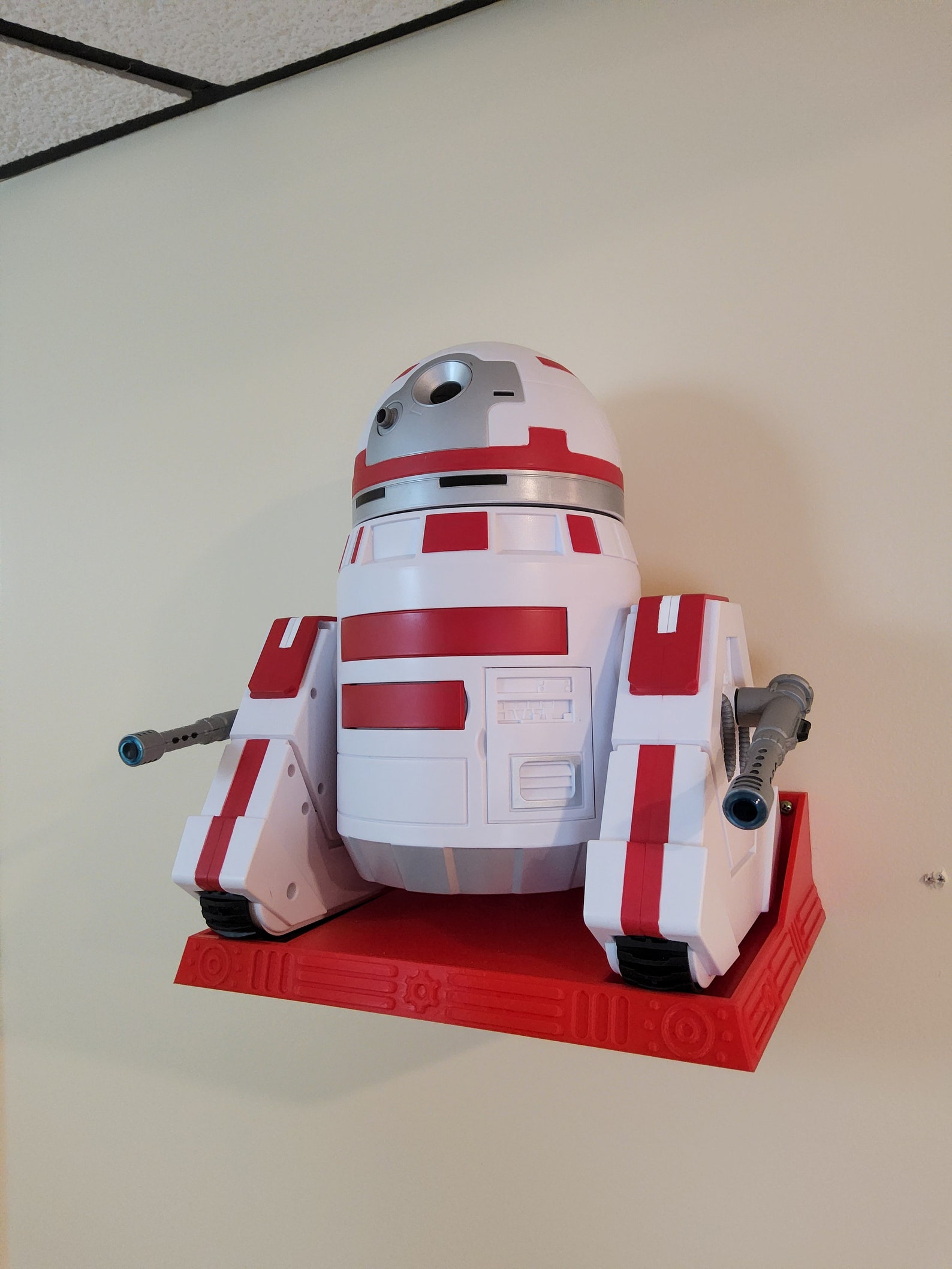 SWGE 3D Printed Droid Toy Wall Stand 4