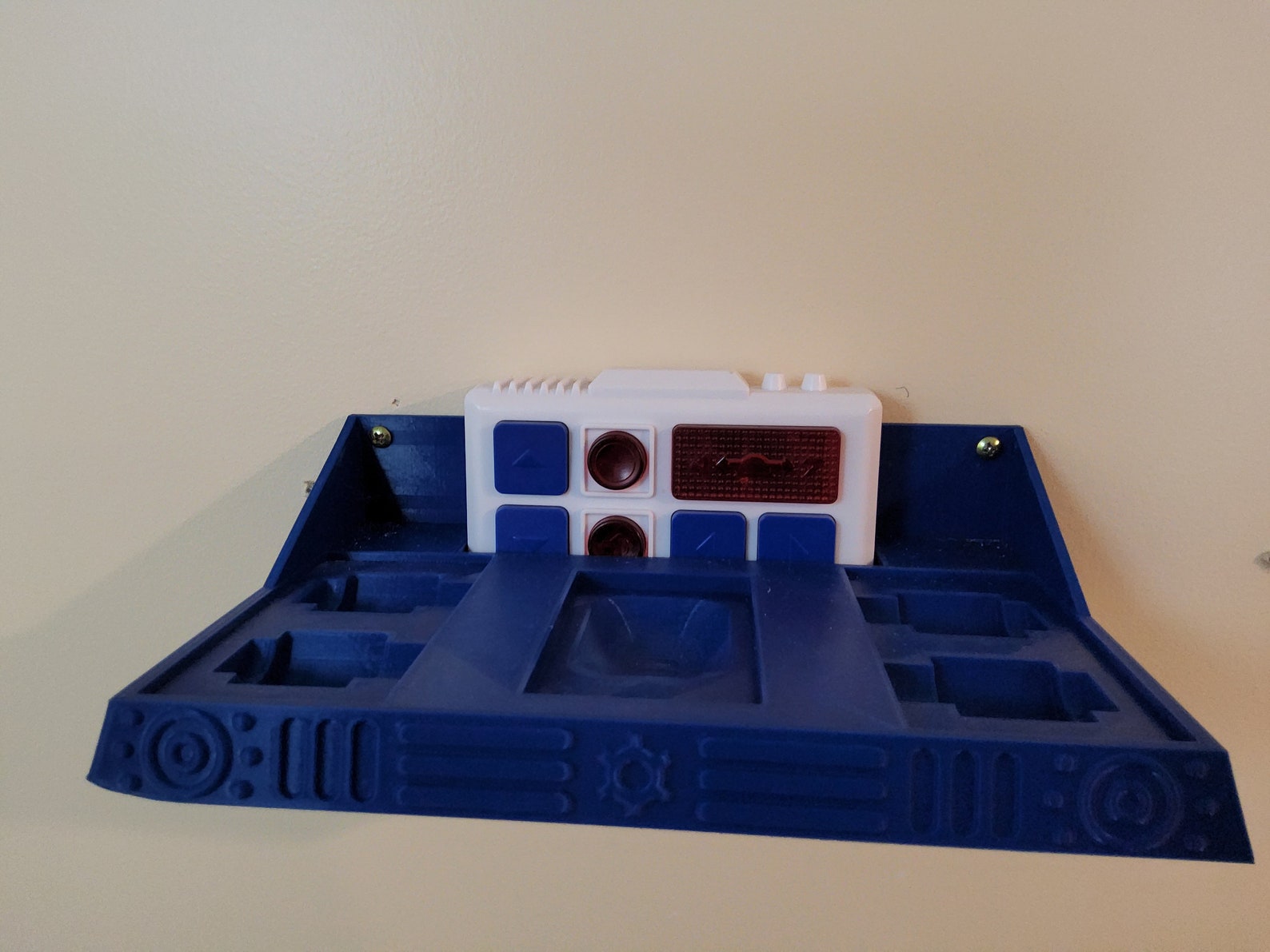 SWGE 3D Printed Droid Toy Wall Stand 5