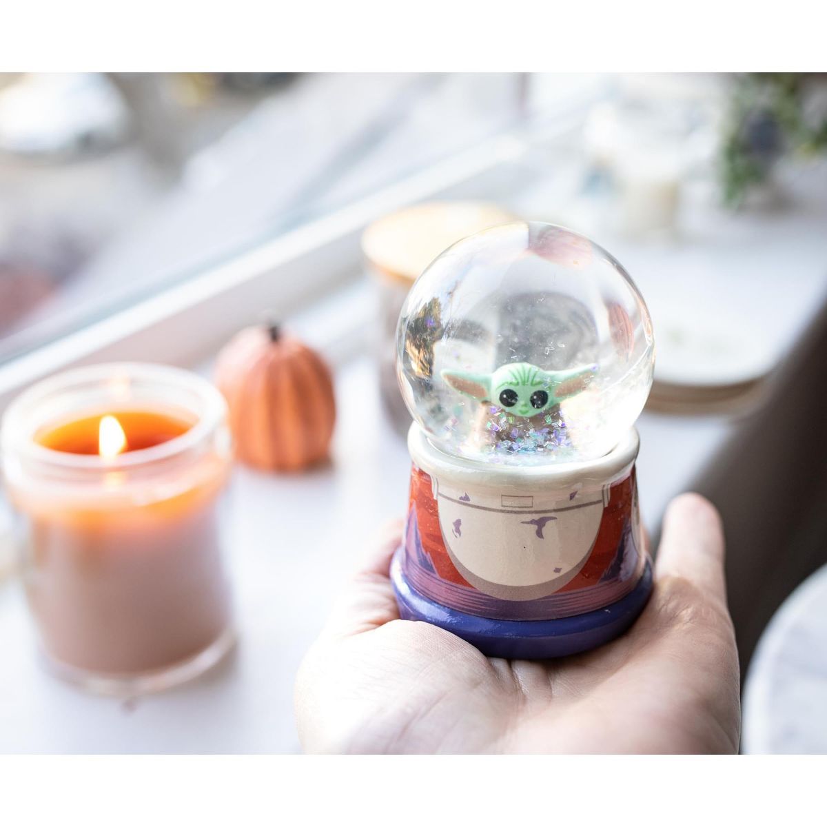 TM The Child (Grogu) Hover Pod Light-Up Mini Snow Globe 4