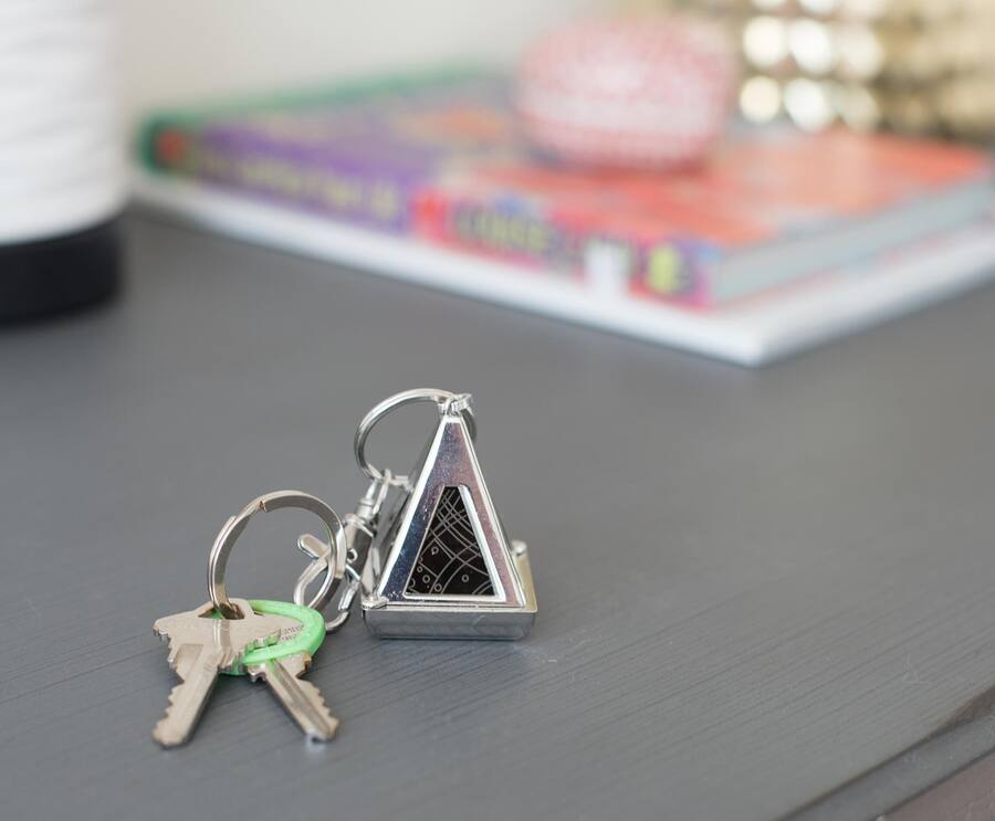 TROS Light-Up Wayfinder Car & Backpack Keychain Ring 3