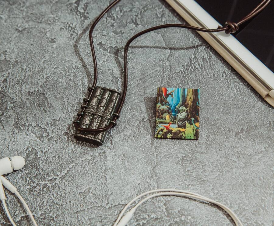 ROTJ Yoda Blissl Necklace Replica & Enamel Pin Box Set 3